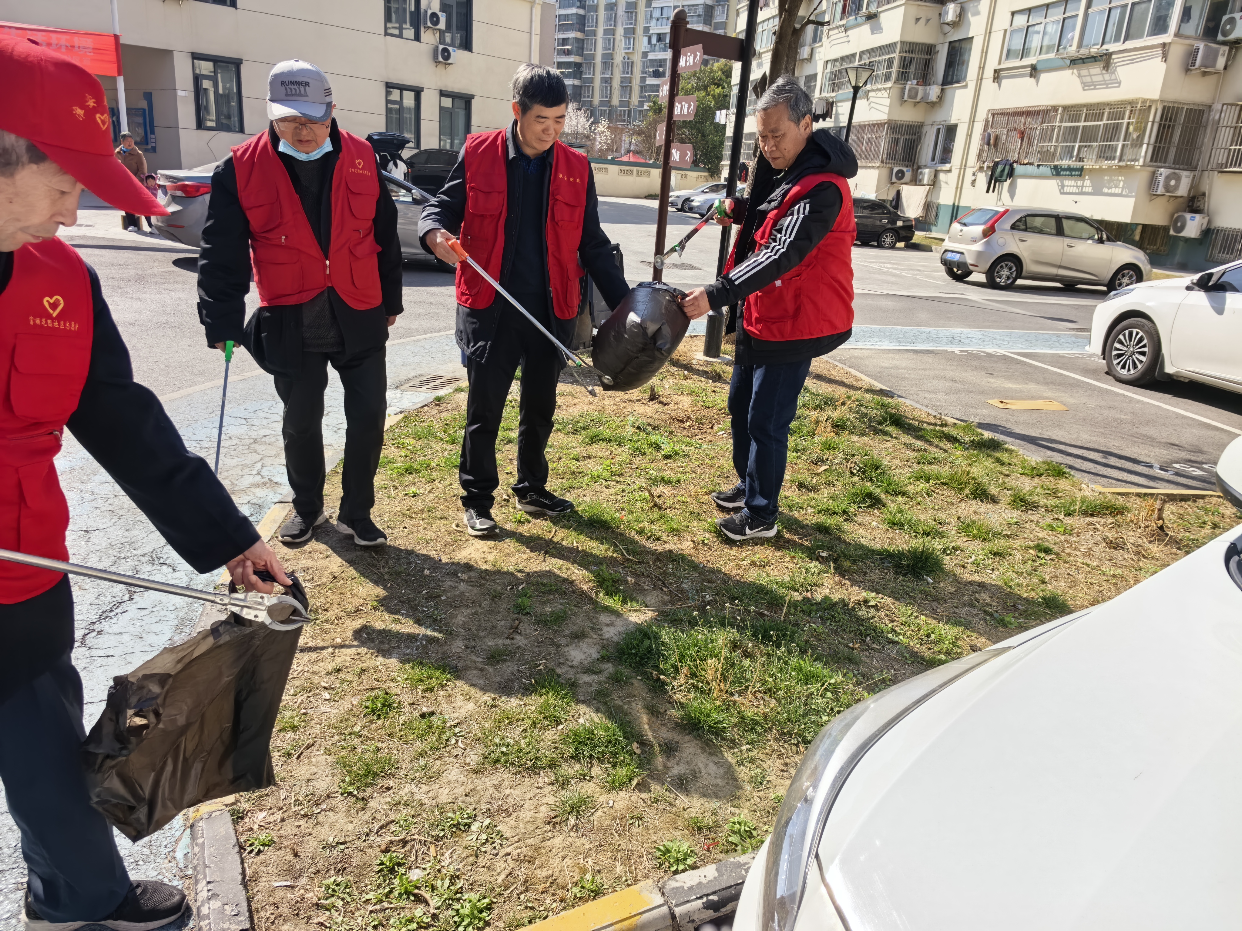 市財政局離退休干部黨支部...